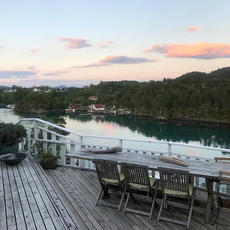 度假居 Stay Where The Mountains Begin *