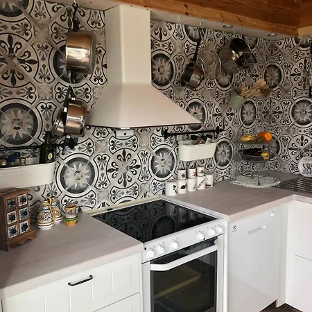 Stay Where The Mountains Begin 度假居